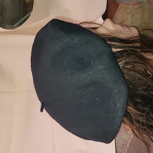 Vintage. 100% Wool beret.  1 size fits most. - Picture 2 of 7
